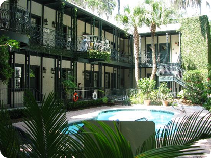 courtyard at the village inn and pub st simons hotel for destination wedding